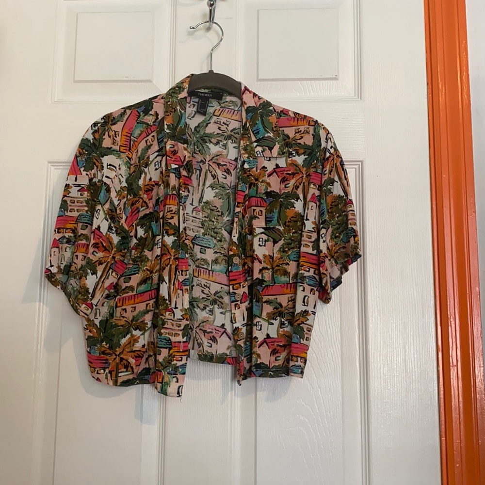 Cropped Graphic button down tee